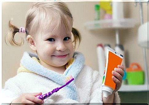 girl brushing her teeth