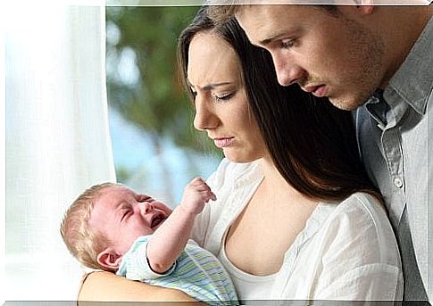 parents try to calm the baby's crying